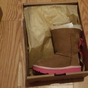 Girl toddler size 6 uggs bow 2 boots